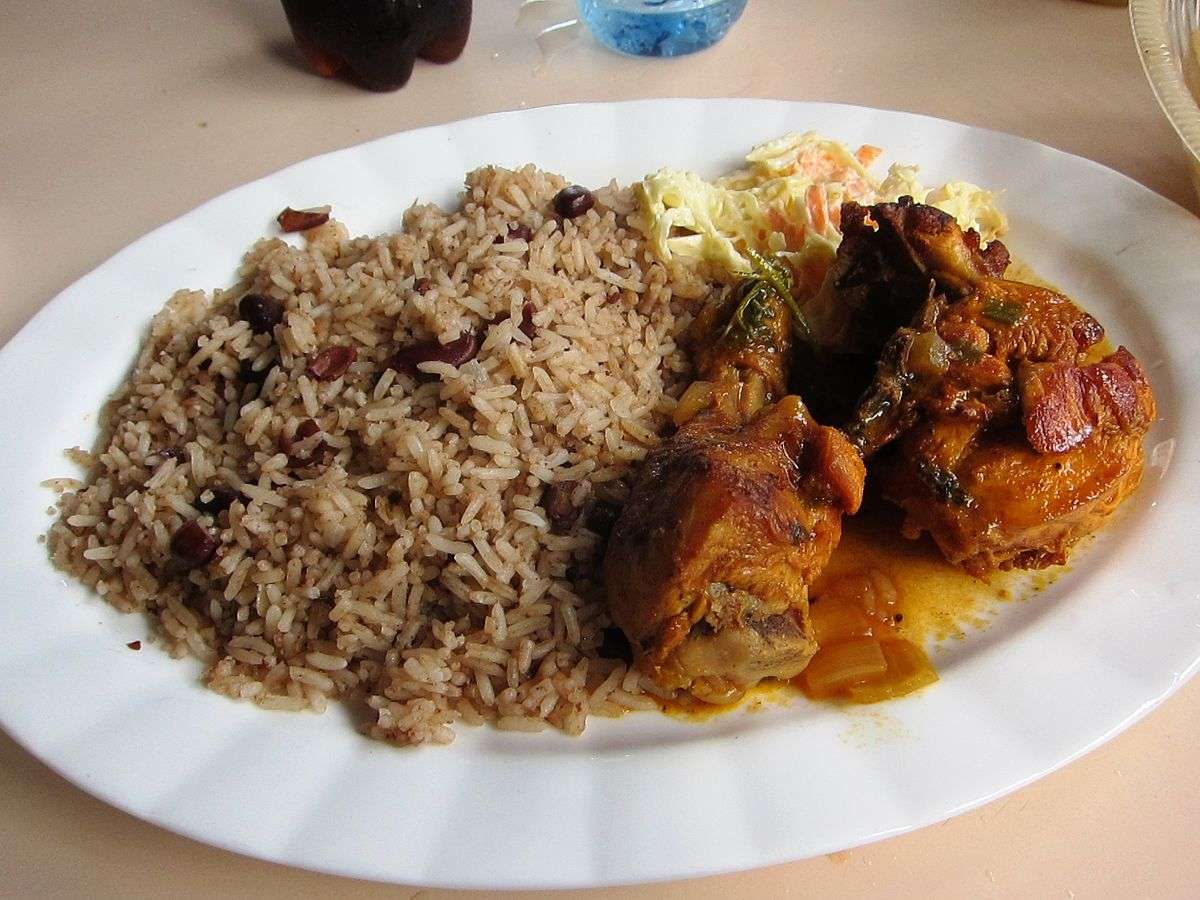Typical Belizean meal of chicken, rice & beans and coleslaw. (Wikimedia)